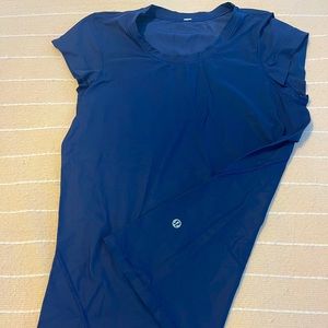 Lululemon tshirt